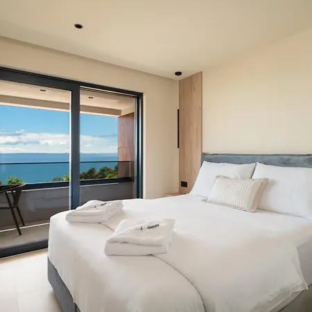 Luxury Helena With Heated Pool Villa *