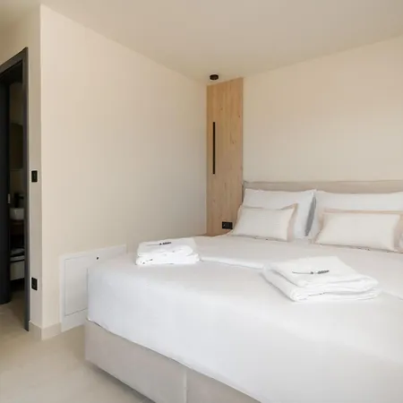 Luxury Helena With Heated Pool Villa *