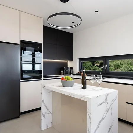 Luxury Helena With Heated Pool 마카르스카