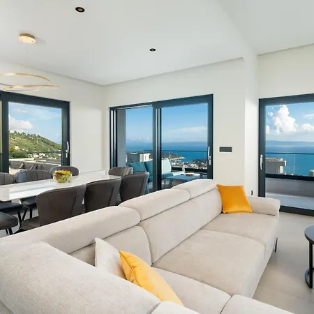 Luxury Helena With Heated Pool Villa