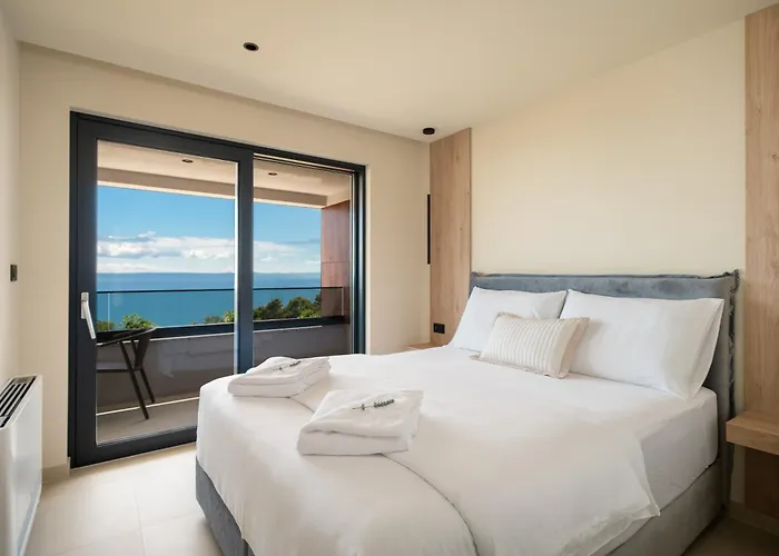 Luxury Helena With Heated Pool Villa *