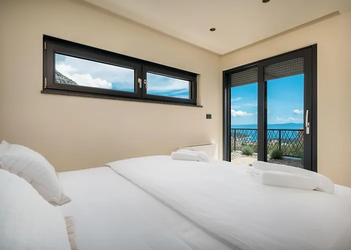 Willa Luxury Helena With Heated Pool Makarska