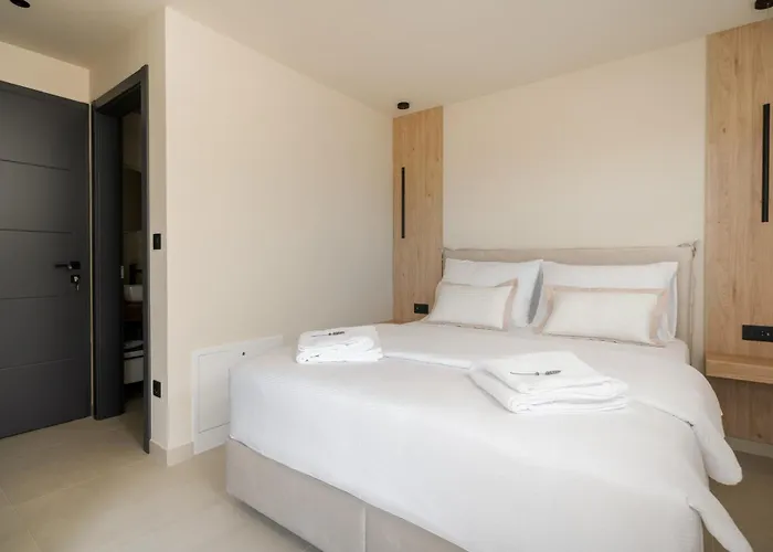 Luxury Helena With Heated Pool Willa *