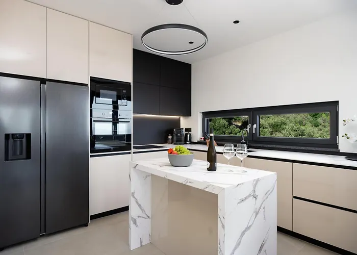 Luxury Helena With Heated Pool Makarska