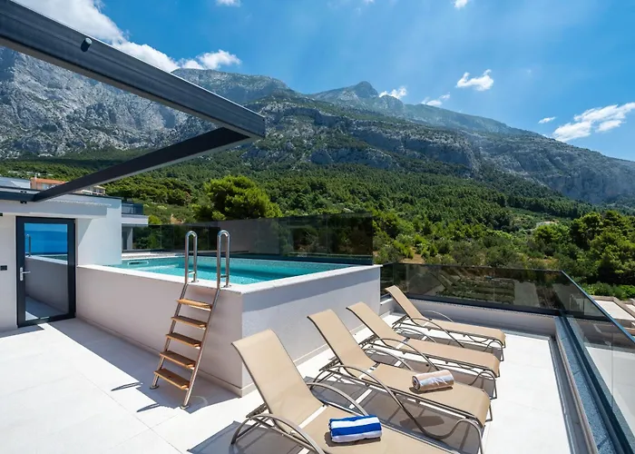 Luxury Helena With Heated Pool Makarska