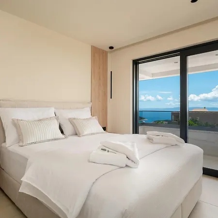 Luxury Helena With Heated Pool Makarska